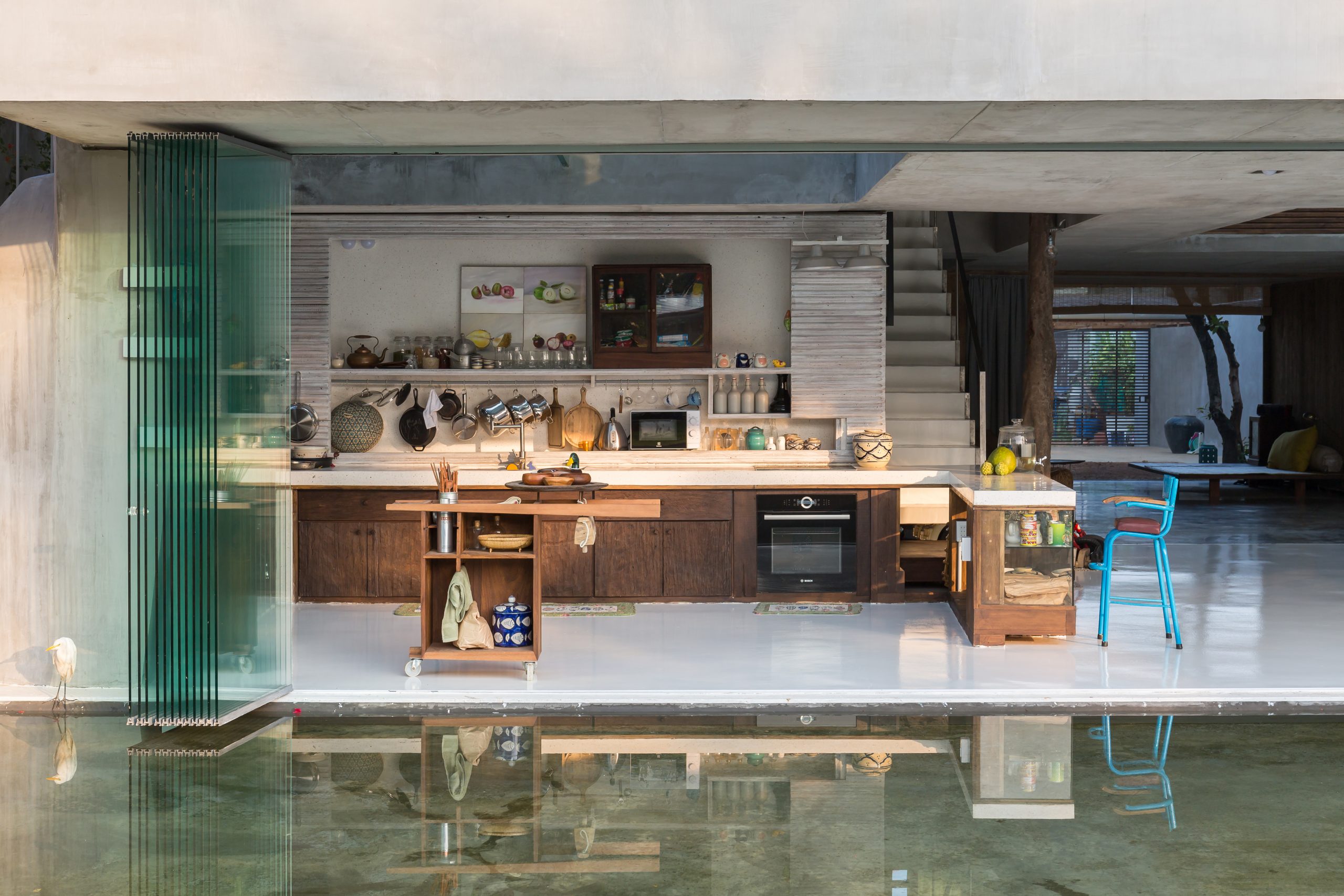 Structure of frameless sliding glass doors