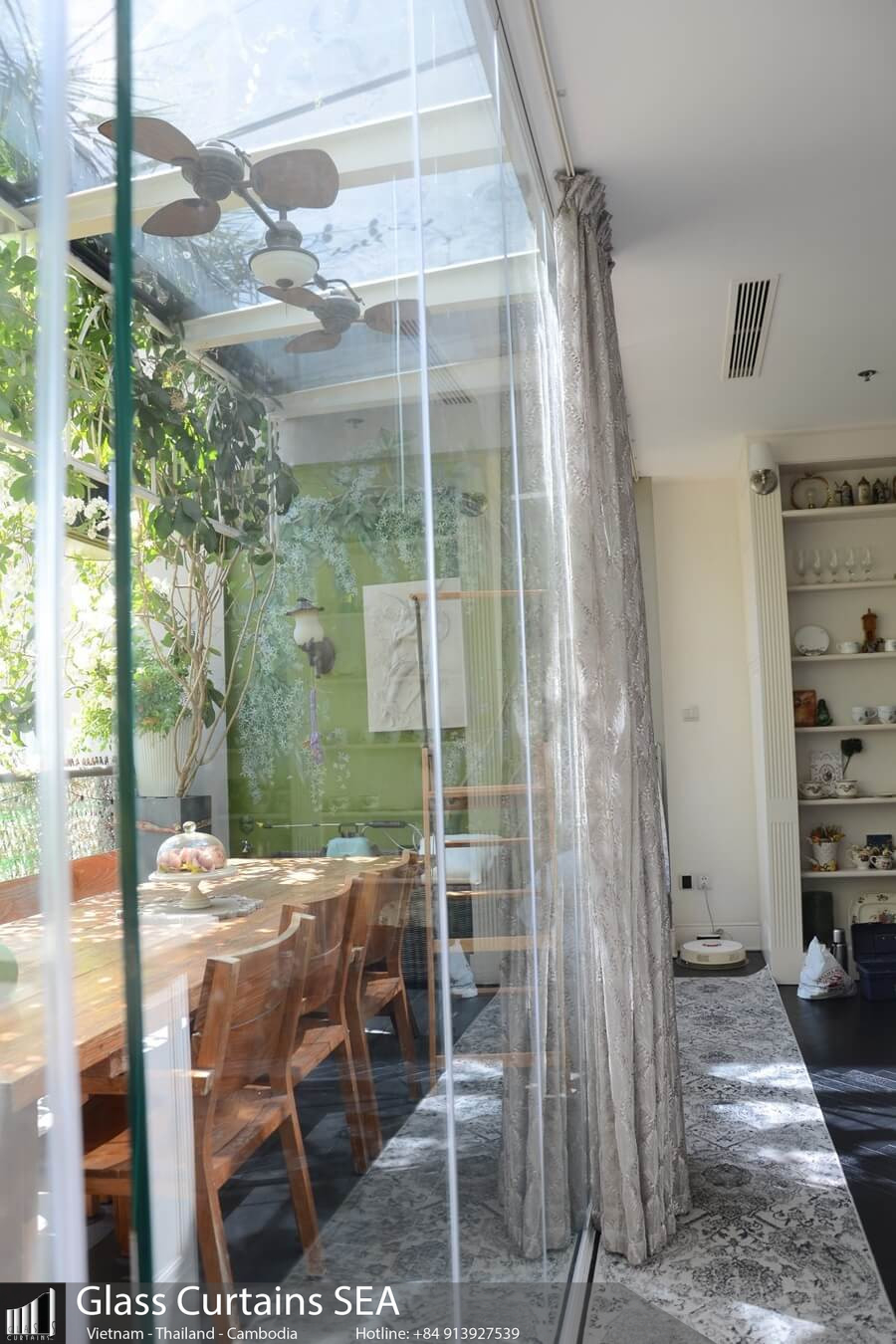 Classy frameless glass door model for modern homes