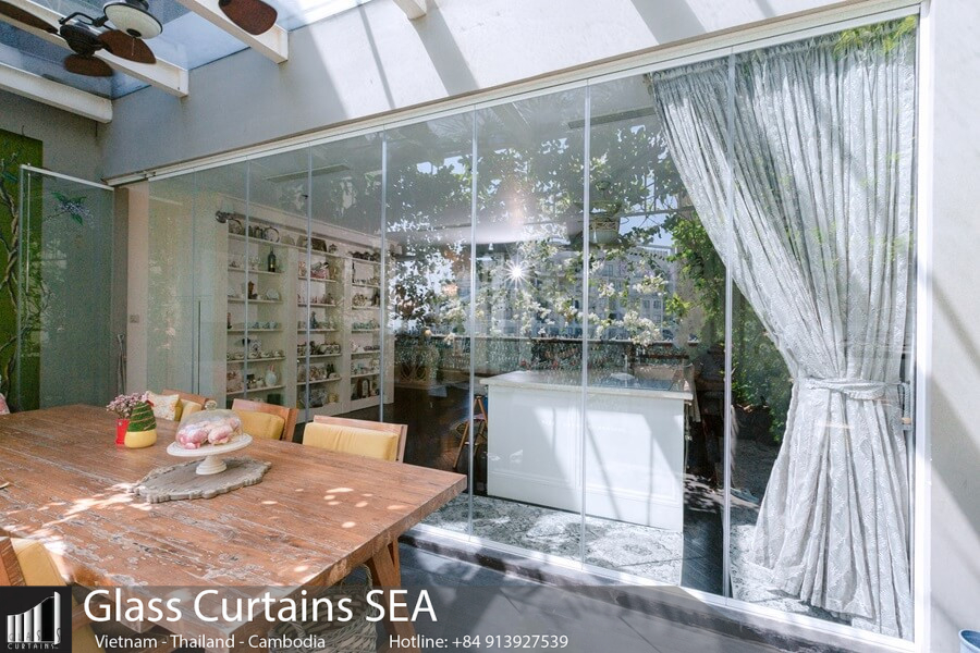 Diverse applications of frameless glass doors