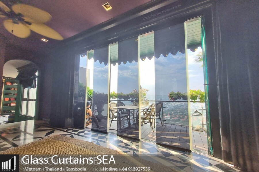 Frameless glass door model for beautiful villas