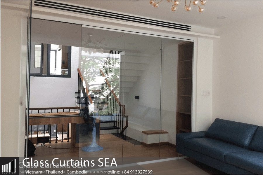 Frameless glass door model for residential doors