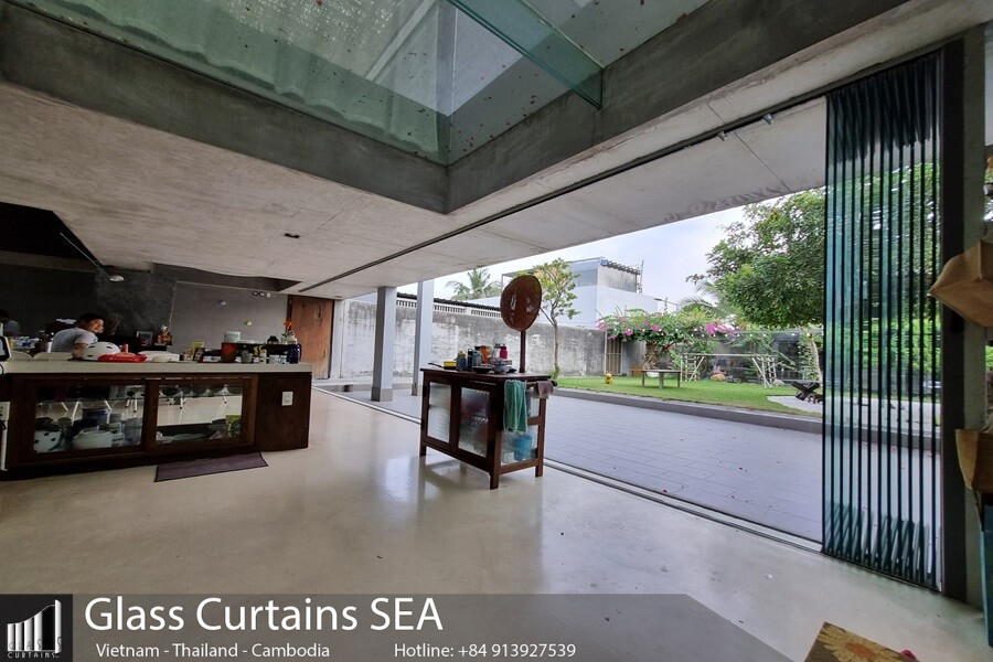 Outstanding advantages of frameless folding sliding glass doors