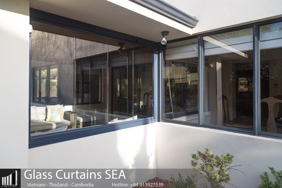 Beautiful tempered glass frameless windows for house