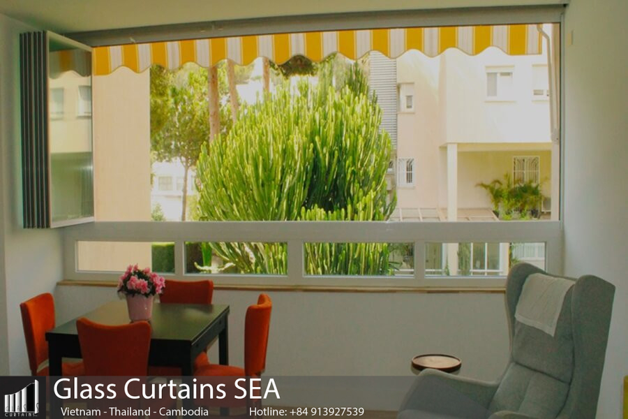 Frameless tempered glass windows