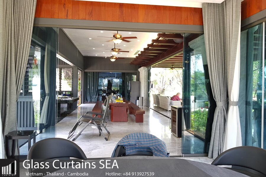 5-Panel Sliding Door - A Unique Design for Living Spaces 