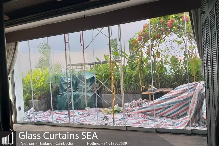 Luxurious 6-Panel Sliding Balcony Door for Large Spaces 